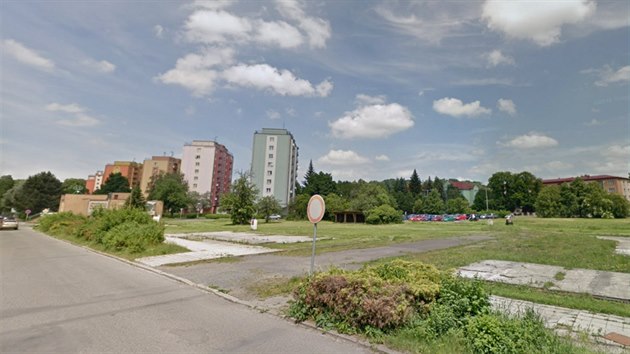 Voln plocha mezi Masarykovou a Svrkovou ulic ve Valaskm Mezi.