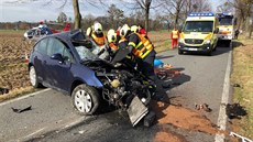 Řidič z neznámých příčin vyjel u obce Šilheřovice na Opavsku mimo silnici a... Řidič z neznámých příčin vyjel u obce Šilheřovice na Opavsku mimo silnici a...