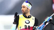 Francouzský biatlonista Martin Fourcade na stelnici bhem vytrvalostního...