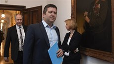 Místopředseda vlády a ministr vnitra Jan Hamáček (ČSSD) přichází na schůzi... Místopředseda vlády a ministr vnitra Jan Hamáček (ČSSD) přichází na schůzi...