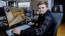 Filip Dolenský, profesionální hráč počítačových her Filip Dolenský, profesionální hráč počítačových her