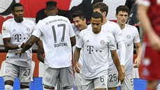 Fotbalisté Bayernu Mnichov slaví vstřelený gól na hřišti Kolína nad Rýnem. Fotbalisté Bayernu Mnichov slaví vstřelený gól na hřišti Kolína nad Rýnem.