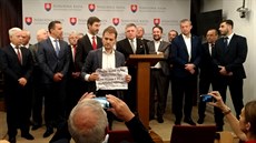 Pedseda hnutí OLaNO Igor Matovi naruil tiskovou konferenci slovenské vládní...
