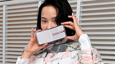 Samsung Galaxy Z Flip v edici Thom Browne Samsung Galaxy Z Flip v edici Thom Browne