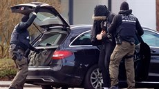 Při policejního zátahu byla zadrženo dvanáct extremistů, kteří plánovali útok... Při policejního zátahu byla zadrženo dvanáct extremistů, kteří plánovali útok...
