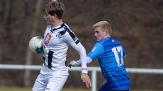 Momentka z přípravného duelu mezi Hradcem Králové (bílá) a Loko Vltavínem Momentka z přípravného duelu mezi Hradcem Králové (bílá) a Loko Vltavínem