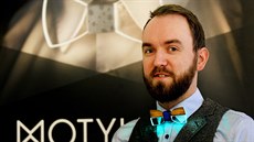 Roman Blahynka je majitelem firmy Motylum. Vyrábí svítící pánské motýlky a chce... Roman Blahynka je majitelem firmy Motylum. Vyrábí svítící pánské motýlky a chce...