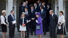 Britská královna Alžběta II. s rodinou po bohoslužbě ve Westminsterském... Britská královna Alžběta II. s rodinou po bohoslužbě ve Westminsterském...