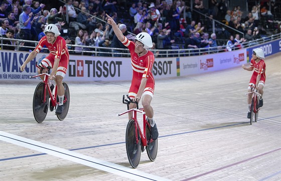 Dráhoví cyklisté Dánska slaví nový svtový rekord v týmové stíhace. Kvarteto...