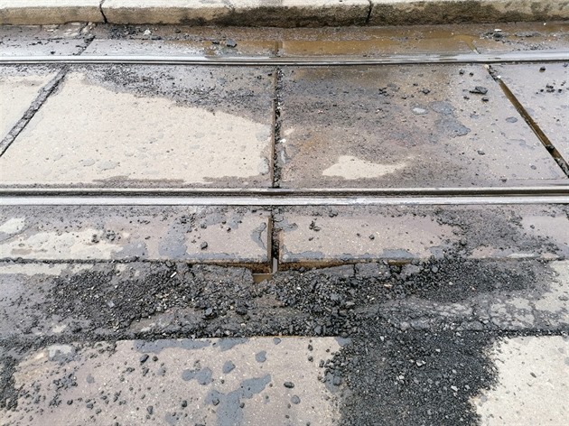 V ulici Za Ženskými domovy došlo dopoledne k havárii vodovodu. Tramvaje musejí být vedeny odklonem ulicí Plzeňskou na úseku Křížová - Anděl ve směru Nádraží Braník / Černokostelecká.