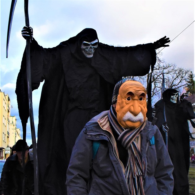 Masopustní veselí dorazilo i na Prahu 6, konal se zde již 26. ročník Břevnovského masopustu. V čele masopustního průvodu šlo několik smrtek s kosami, nechyběl ani medvěd, řezník rozdávající uzeniny nebo šašek.