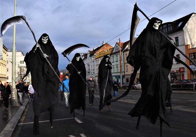 Masopustní veselí dorazilo i na Prahu 6, konal se zde již 26. ročník Břevnovského masopustu. V čele masopustního průvodu šlo několik smrtek s kosami, nechyběl ani medvěd, řezník rozdávající uzeniny nebo šašek.