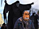 Masopustní veselí dorazilo i na Prahu 6, konal se zde již 26. ročník Břevnovského masopustu. V čele masopustního průvodu šlo několik smrtek s kosami, nechyběl ani medvěd, řezník rozdávající uzeniny nebo šašek.
Masopustní veselí dorazilo i na Prahu 6, konal se zde již 26. ročník Břevnovského masopustu. V čele masopustního průvodu šlo několik smrtek s kosami, nechyběl ani medvěd, řezník rozdávající uzeniny nebo šašek.