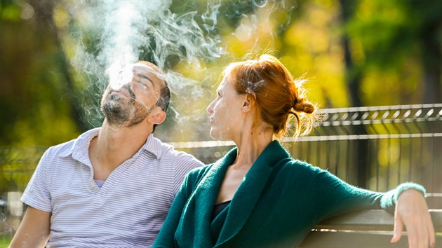 Na kouření doplácejí vážnými zdravotními následky muži i ženy, ovšem v časových... Na kouření doplácejí vážnými zdravotními následky muži i ženy, ovšem v časových...