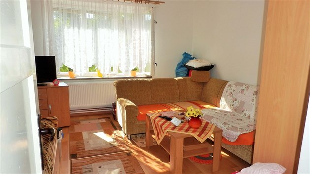 Obývací pokoj slouží i jako ložnice. Obývací pokoj slouží i jako ložnice.