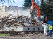 V plzeňské lokalitě Zátiší demolují devět domů, které roky sloužily k... V plzeňské lokalitě Zátiší demolují devět domů, které roky sloužily k...