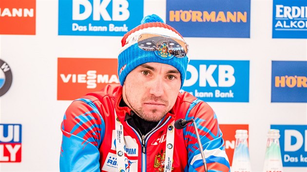 Rus Alexandr Loginov na tiskov konferenci po sprintu v Anterselv.