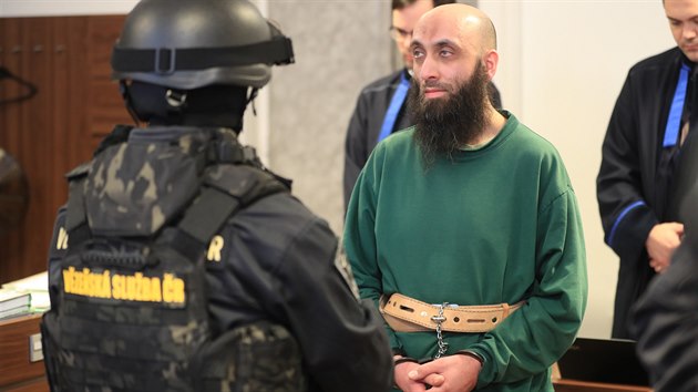 Bývalý pražský imám Samer Shehadeh u Městského soudu v Praze (28. února 2020)