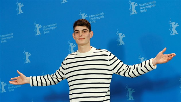 Josef Trojan dorazil na Berlinale pedstavit snmek arlatn, kde si zahrl se svm otcem Ivanem (27. nora 2020).