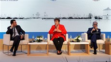 Šéfka MMF Kristalina Georgievová (uprostřed) na tiskové konferenci v marockém... Šéfka MMF Kristalina Georgievová (uprostřed) na tiskové konferenci v marockém...