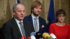 Náměstek pro zdravotní péči Roman Prymula, ministr zdravotnictví Adam Vojtěch a... Náměstek pro zdravotní péči Roman Prymula, ministr zdravotnictví Adam Vojtěch a...