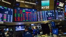 Obchodníci pracují na burze v New Yorku (2018) Obchodníci pracují na burze v New Yorku (2018)