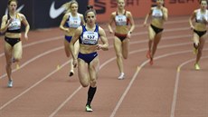 Lada Vondrová (v popředí) finišuje v závodě na 200 metrů na Halovém mistrovství... Lada Vondrová (v popředí) finišuje v závodě na 200 metrů na Halovém mistrovství...