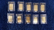 Během razie ve společnosti J.O. Investment s. r. o. kriminalisté zabavili... Během razie ve společnosti J.O. Investment s. r. o. kriminalisté zabavili...