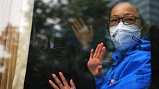 Pacient nula byl v pokoji 911. Do Hongkongu přivezl svatební dar jménem SARS Členové lékařského týmu odjíždí do Wu-chanu. (13. února 2020) | na serveru Lidovky.cz | aktuální zprávy