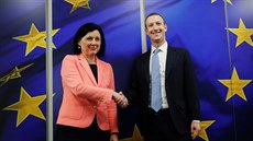 Zakladatel sociální sítě Facebook Mark Zuckerberg jednal v Bruselu s... Zakladatel sociální sítě Facebook Mark Zuckerberg jednal v Bruselu s...