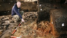 Před půl rokem odkryli archeologové pod jedním ze zámeckých sálů tisíc let... Před půl rokem odkryli archeologové pod jedním ze zámeckých sálů tisíc let...