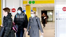 Na letišti je pro cestující přítomen lékař a v pohotovosti jsou i záchranáři. Na letišti je pro cestující přítomen lékař a v pohotovosti jsou i záchranáři.