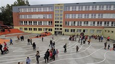 Hana Humpolíková na žďárské ZŠ Švermova (na snímku) učila tři roky. Od roku... Hana Humpolíková na žďárské ZŠ Švermova (na snímku) učila tři roky. Od roku...