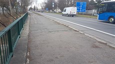 Most v Hradecké ulici čeká oprava. Most v Hradecké ulici čeká oprava.