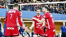Tomáš Fila (čelem) se raduje z bodu Českých Budějovic. Tomáš Fila (čelem) se raduje z bodu Českých Budějovic.