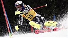 eská lyaka Ester Ledecká projídí tratí slalomu v rámci alpské kombinace v...