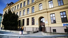 Základní škola Staňkova je od základky v Botanické je vzdálená asi 700 metrů,... Základní škola Staňkova je od základky v Botanické je vzdálená asi 700 metrů,...