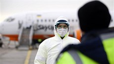 Toto letadlo, které z čínského Wu-Chanu evakuovalo cizince, přistálo na Ukrajině 20. 2. 2020. Toto letadlo, které z čínského Wu-Chanu evakuovalo cizince, přistálo na Ukrajině 20. 2. 2020.