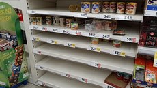 Regály v supermarketu Tesco v Praze (26. února 2020) Regály v supermarketu Tesco v Praze (26. února 2020)