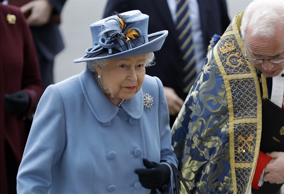 Královna Albta II. pi píchodu do Westminsterského opatství (Londýn, 9....