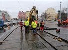 Od pátku 28. února zahájil dopravní podnik rekonstrukci propadající se tramvajové tratě ve Vysočanech na úseku Poliklinika Vysočanská - Vysočanská úsek je dlouhý asi 500 metrů přesto na Sokolovské ulici způsobuje dopravní omezení, autobusy musejí o tomto Od pátku 28. února zahájil dopravní podnik rekonstrukci propadající se tramvajové tratě ve Vysočanech na úseku Poliklinika Vysočanská - Vysočanská úsek je dlouhý asi 500 metrů přesto na Sokolovské ulici způsobuje dopravní omezení, autobusy musejí o tomto