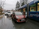 Tramvajáci mají dneska smolný den. Zenklova, Trojská, Jugoslávských partyzánů vždycky to jen tramvaj škrtla o vozidlo, nic vážného, žádné zranění do 10 minut nehoda odstraněna. Mohou za to spěchající řidiči a nepříznivé počasí. Tramvajáci mají dneska smolný den. Zenklova, Trojská, Jugoslávských partyzánů vždycky to jen tramvaj škrtla o vozidlo, nic vážného, žádné zranění do 10 minut nehoda odstraněna. Mohou za to spěchající řidiči a nepříznivé počasí.