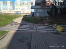 Ulice Steinerova nikam nepokračuje, dál je jen louka a aby to bylo jištěné na 150%, tak před přechodem jsou ještě betonové prvky. Ulice Steinerova nikam nepokračuje, dál je jen louka a aby to bylo jištěné na 150%, tak před přechodem jsou ještě betonové prvky.