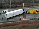 Dnes kolem 10 hodiny došlo ve směru na Zahradní Město, Hostivař, Štěrboholy, Běchovice, Černý Most k vážné dopravní nehodě na Jižní spojce u Zahradního města. Vyproštění a odstranění nehody trvalo 4 hodiny, v místě se tvořily dlouhé kolony kolabovala také Dnes kolem 10 hodiny došlo ve směru na Zahradní Město, Hostivař, Štěrboholy, Běchovice, Černý Most k vážné dopravní nehodě na Jižní spojce u Zahradního města. Vyproštění a odstranění nehody trvalo 4 hodiny, v místě se tvořily dlouhé kolony kolabovala také