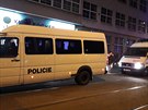 Policejní manévry na Letné kvůli fotbalu na stadionu Sparty. Policejní manévry na Letné kvůli fotbalu na stadionu Sparty.