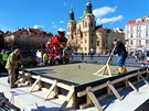 Práce na stavbě Mariánského sloupu pokračují každý den.
Práce na stavbě Mariánského sloupu pokračují každý den.