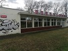 Na Švandrlíkově náměstí se možná znovu otevřou potraviny i když po asi 100 metrech jsou na rohu ulic Starochovská x Lažanského také potraviny.Podnikatelé zde chtějí mít sídlo firmy a mít také reklamku ZaJ servis. Na Švandrlíkově náměstí se možná znovu otevřou potraviny i když po asi 100 metrech jsou na rohu ulic Starochovská x Lažanského také potraviny.Podnikatelé zde chtějí mít sídlo firmy a mít také reklamku ZaJ servis.