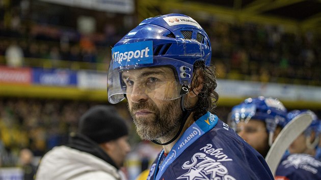 Zklamaný Jaromír Jágr po sestupu Kladna z extraligy. Zklamaný Jaromír Jágr po sestupu Kladna z extraligy.