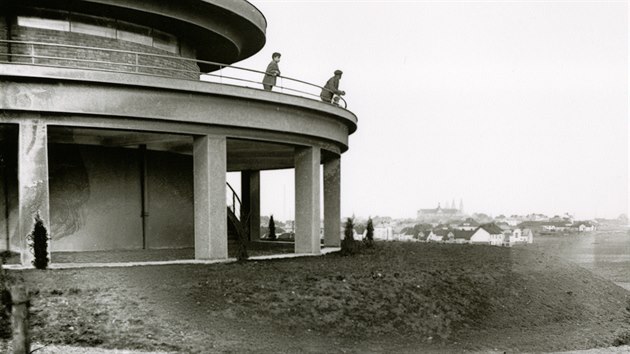 Jedna z dominant msta byla postavena v roce 1928 podle projektu J. V. Hrskho a architekta Frantika Jandy. Snmek je z roku 1930. 