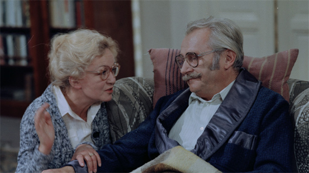 Blanka Bohdanov a Ji Sovk v serilu My vichni kolou povinn (1984)